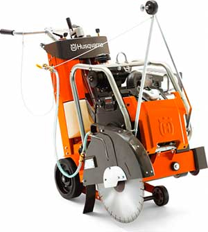 Резчик швов HUSQVARNA FS-524 в прокат в Туле. У нас лучшая цена за сутки! Возможность взять в аренду с выгодной скидкой до 40% при экспресс доставке 24/7. И помните, ночью стоимость еще дешевле на 30%! #арендапрокат #виброплита #выгодно